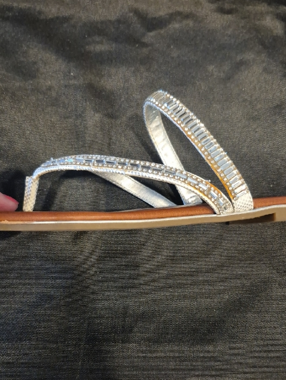 Unisa Avisa Silver Rhinestone Beaded V‑Strap Women's Sandals - Picture 8 of 8